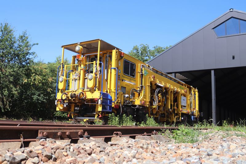 BAM Stopmachine met het fabrieksnummer 1214 en het UIC-nummer 99 84 942 8 702-7.